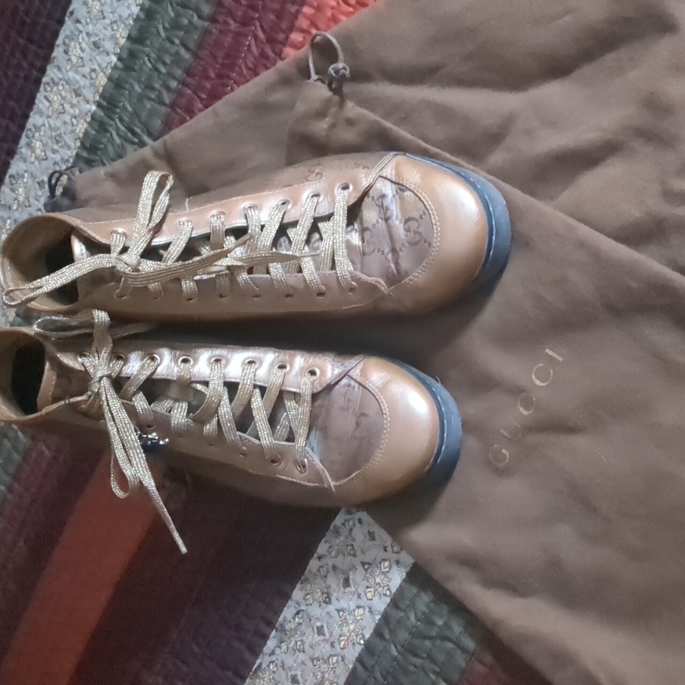 GUCCI* ladies size 38 hitop coated leather lace up round toe rubber sole sneaker - Picture 17 of 17